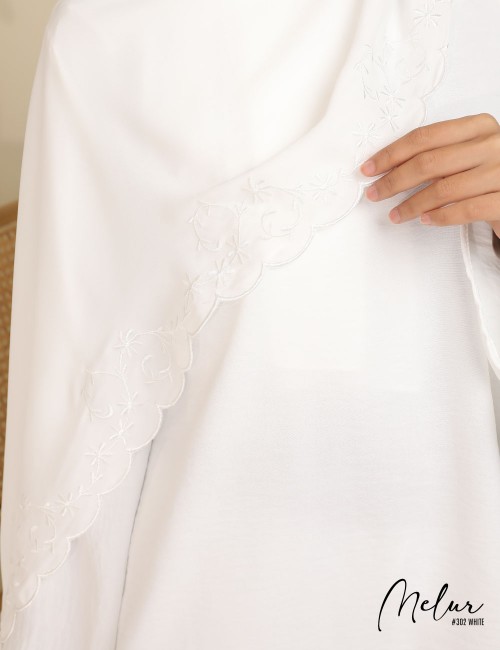 MELUR EMBROIDERY SHAWL (WHITE) 302